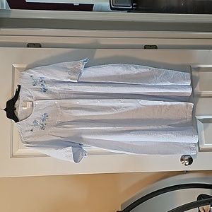 Barbizon night gown size 3x. One button is scratched (see pic)